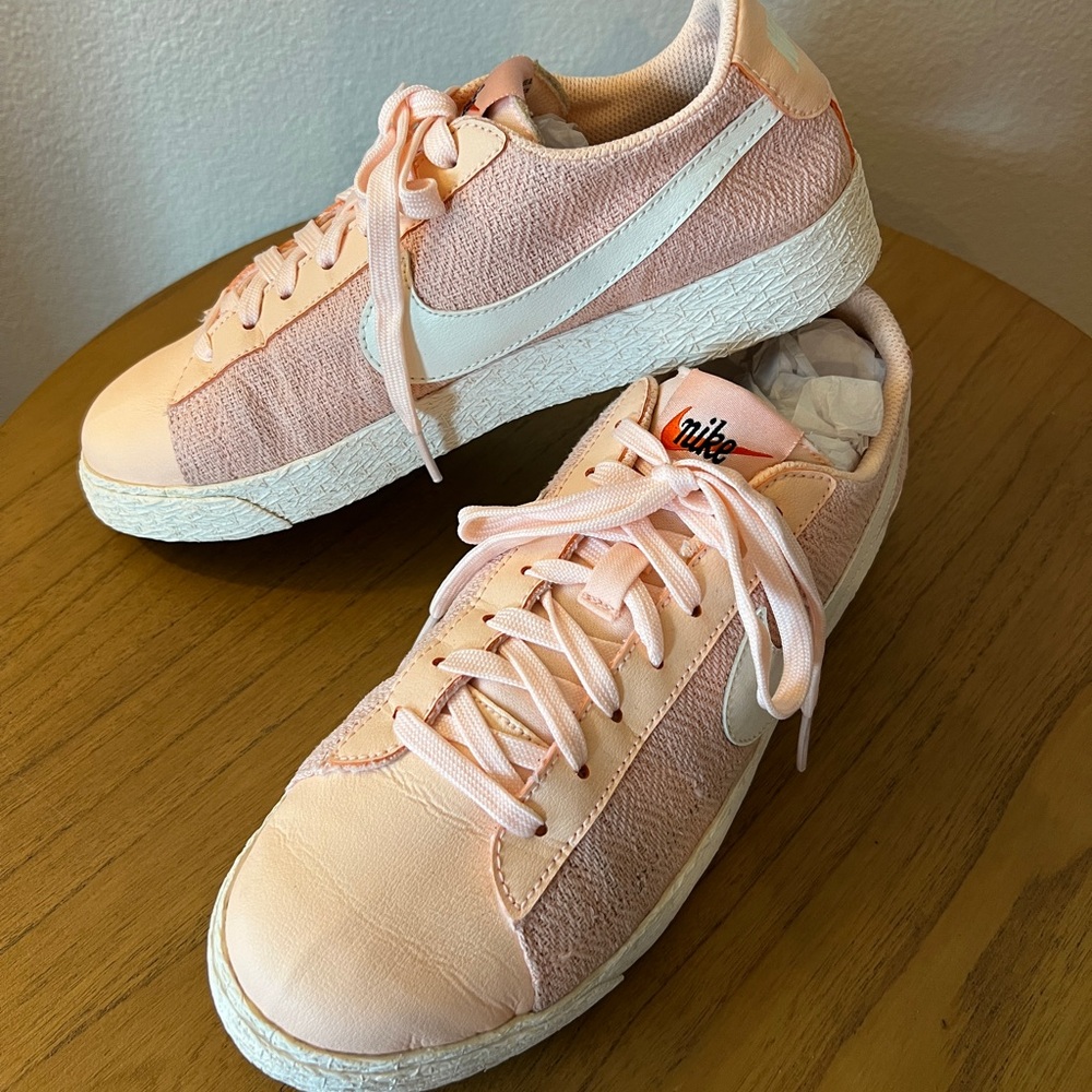 Nike Kids Girls Pink Tennis Shoes US Youth size 6.5